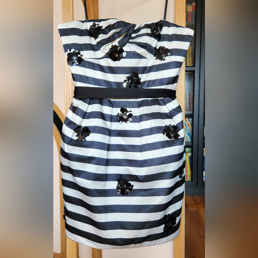 BCBG Max Azria Strapless Black & White Striped Mini Dress W/Sequin detail Size 8